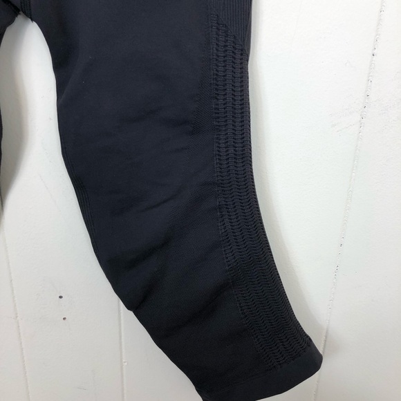 Lululemon In The Flow Crop II Compression Capris - Picture 6 of 9